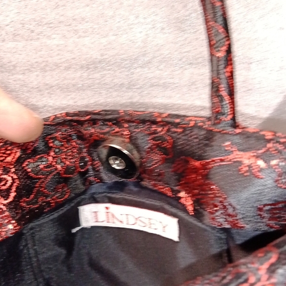 Sleek Black & Red Silky Asian Inspired Little Purse by Lindsey's - Picture 3 of 4